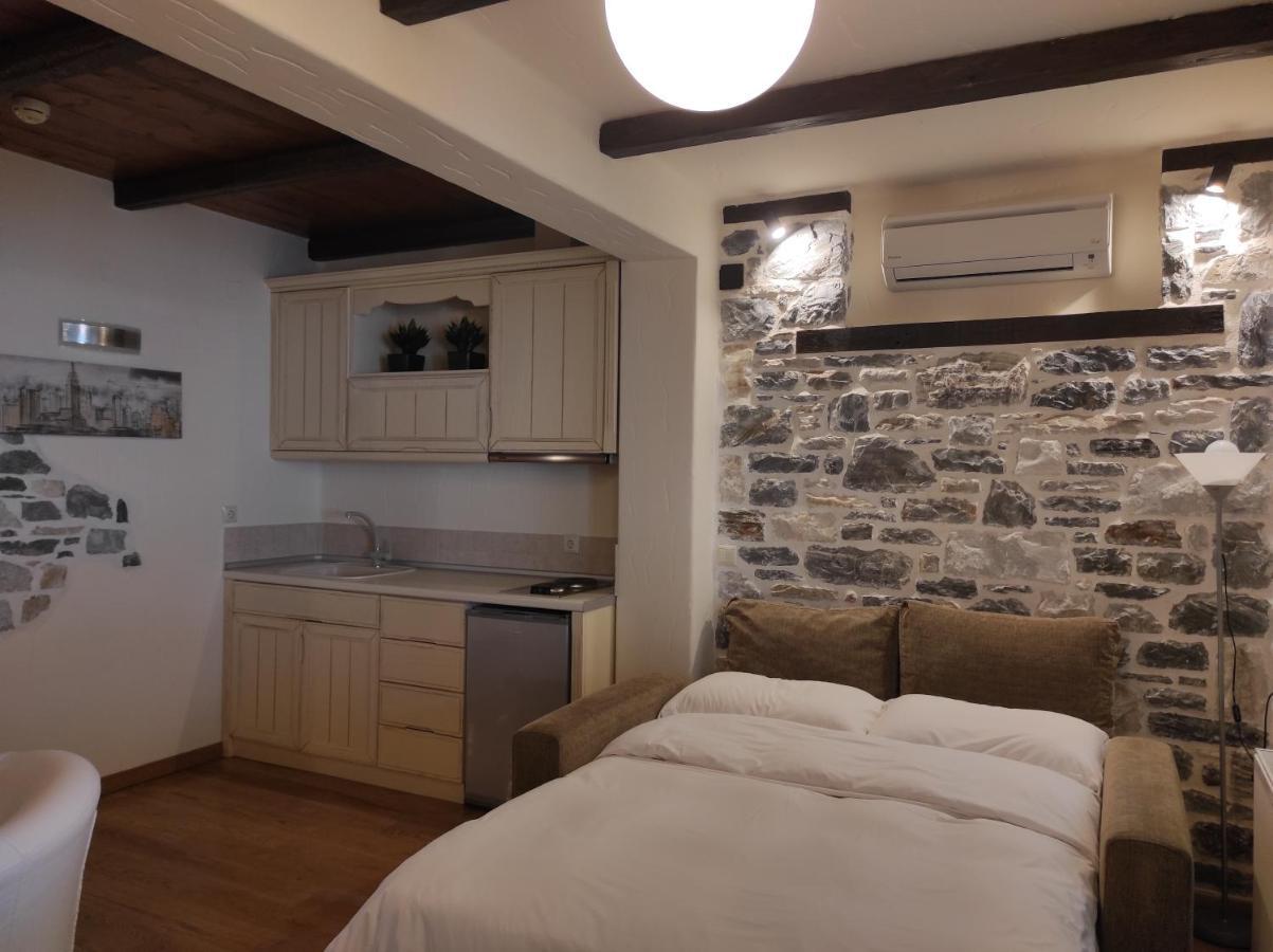 Prasino - Galazio Aparthotel Mouresi Bagian luar foto