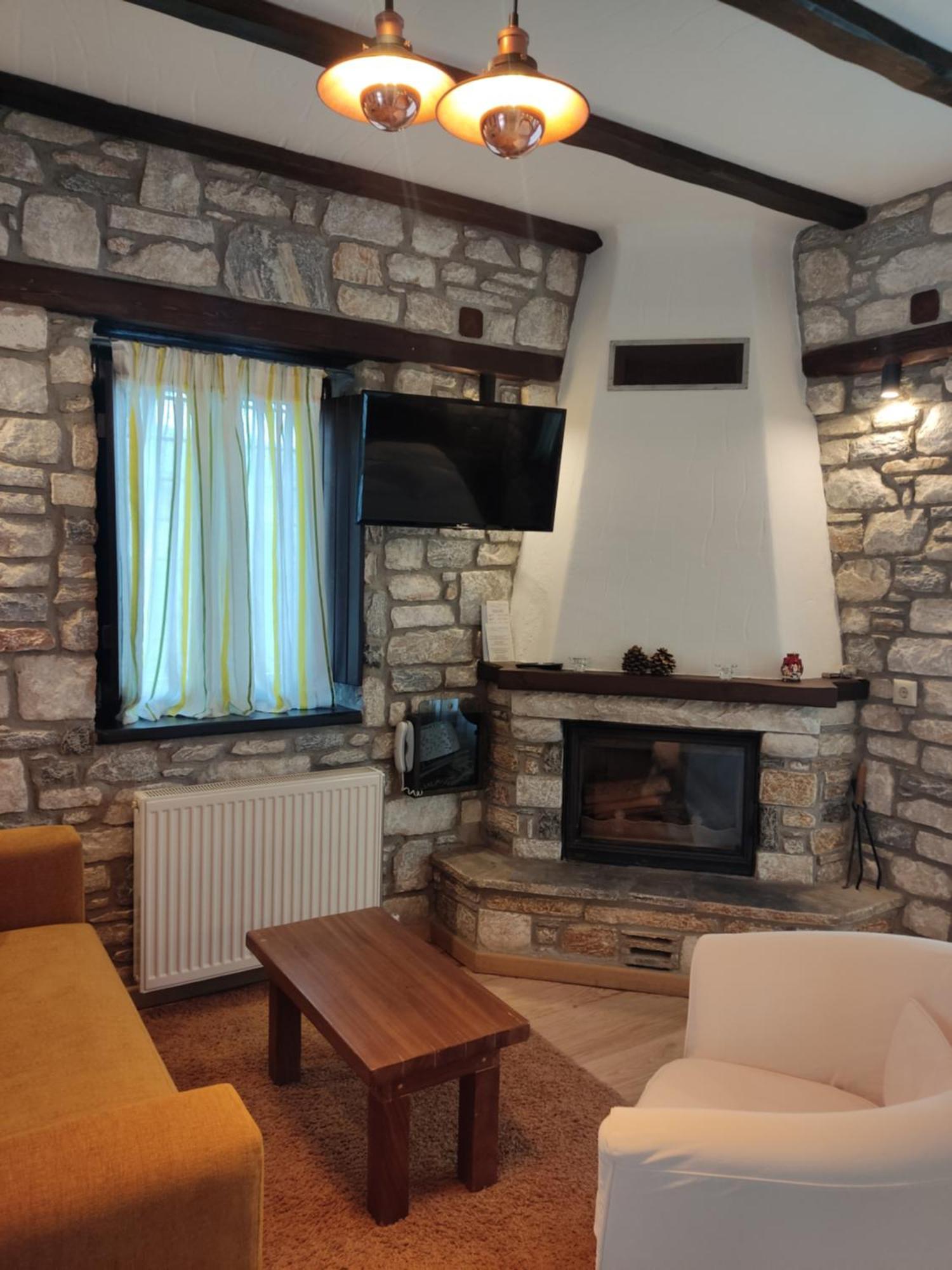 Prasino - Galazio Aparthotel Mouresi Bagian luar foto